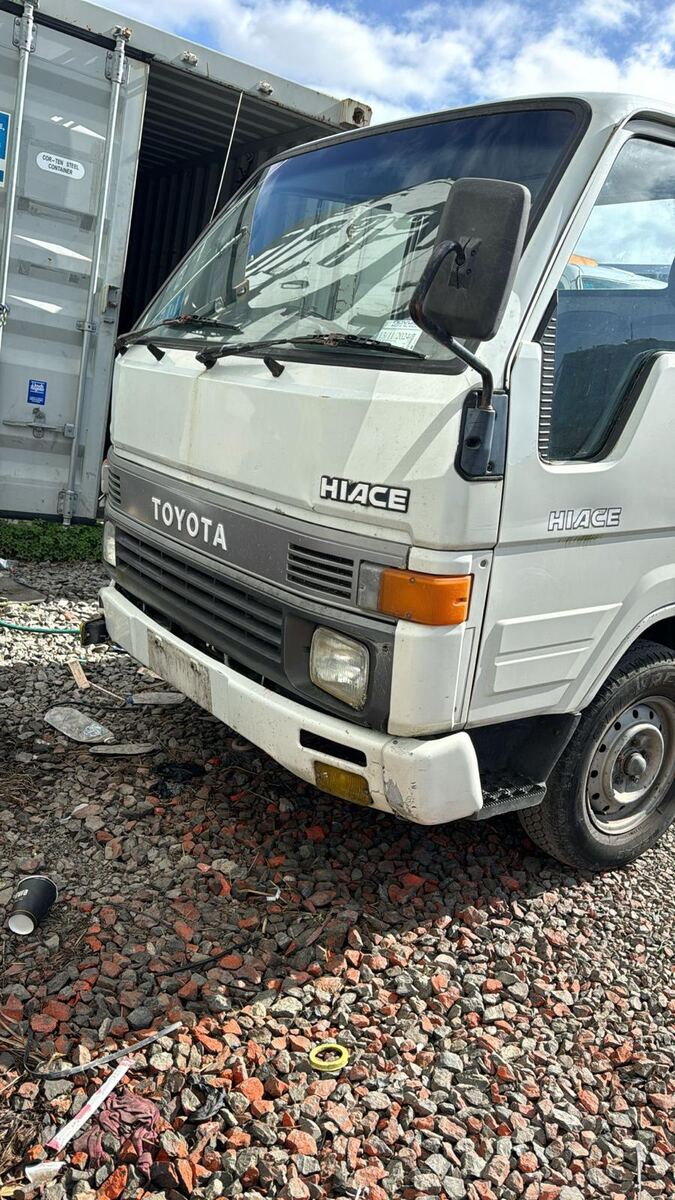 Toyota HiAce van of the kind often sold by travellers leaving New Zealand from Auckland